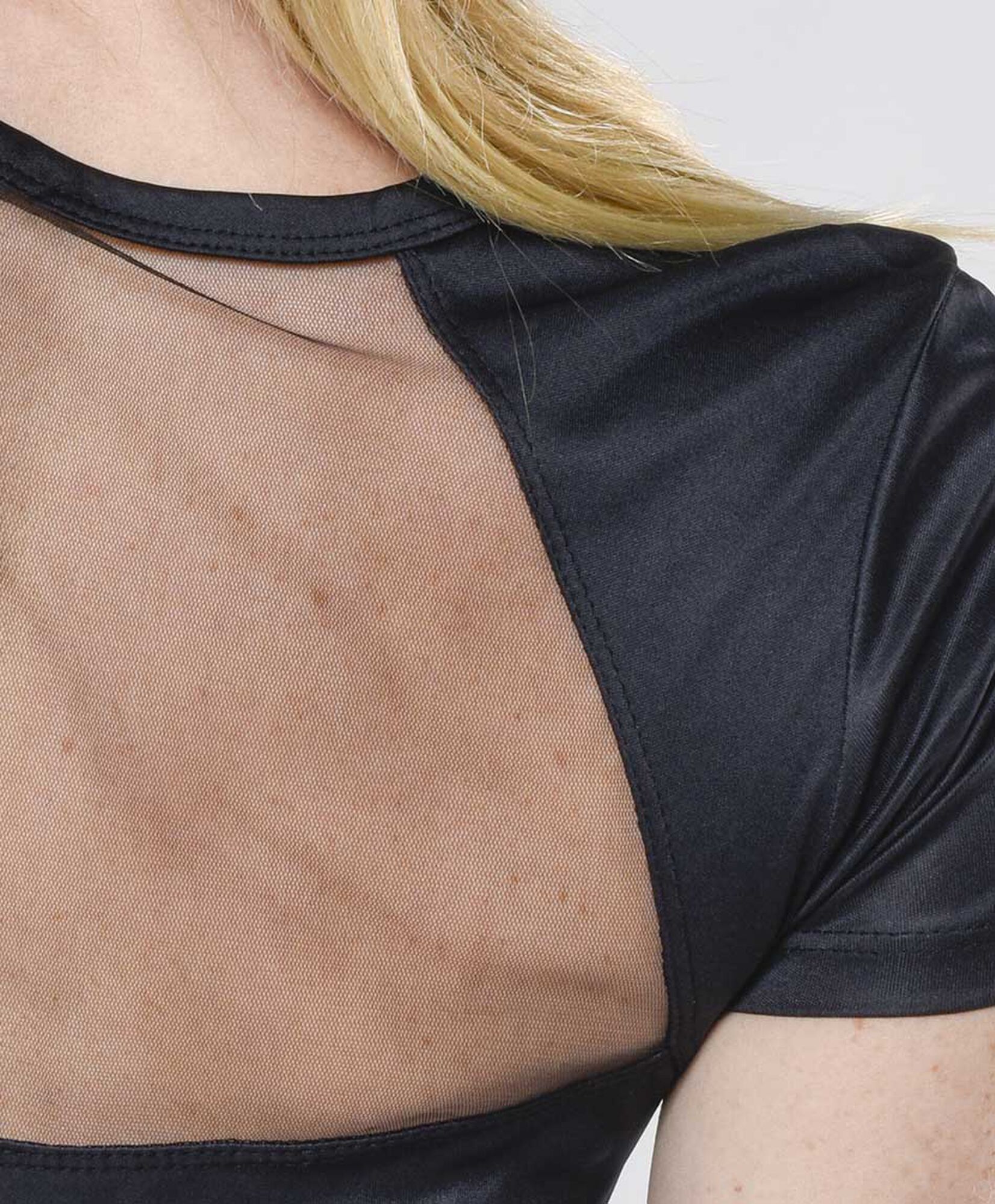 Polera deportiva mujer espalda mesh Polera deportiva mujer espalda mesh