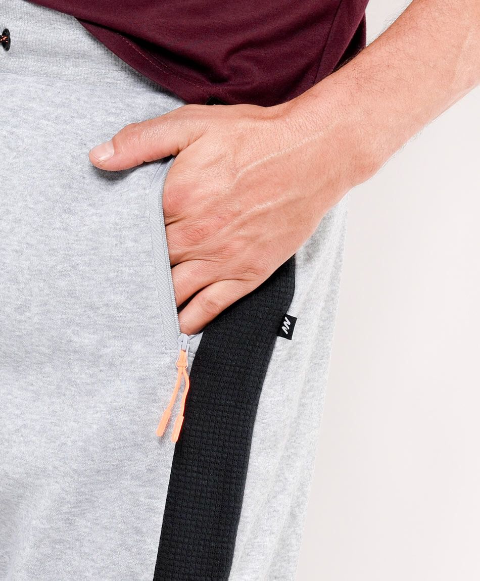 Pantal&oacute;n deportivo hombre gris l&iacute;nea