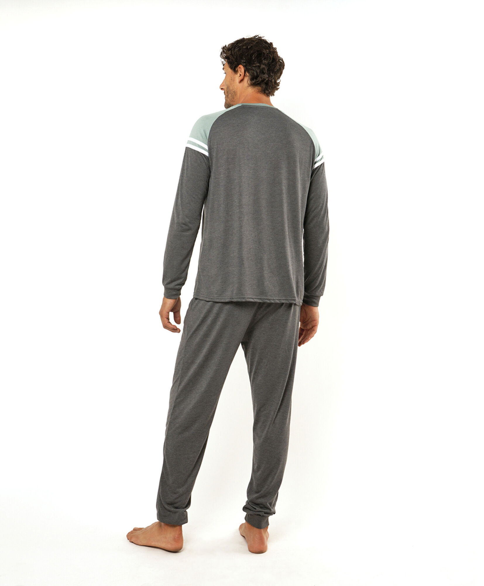 Pijama hombre tricolor Pijama hombre tricolor