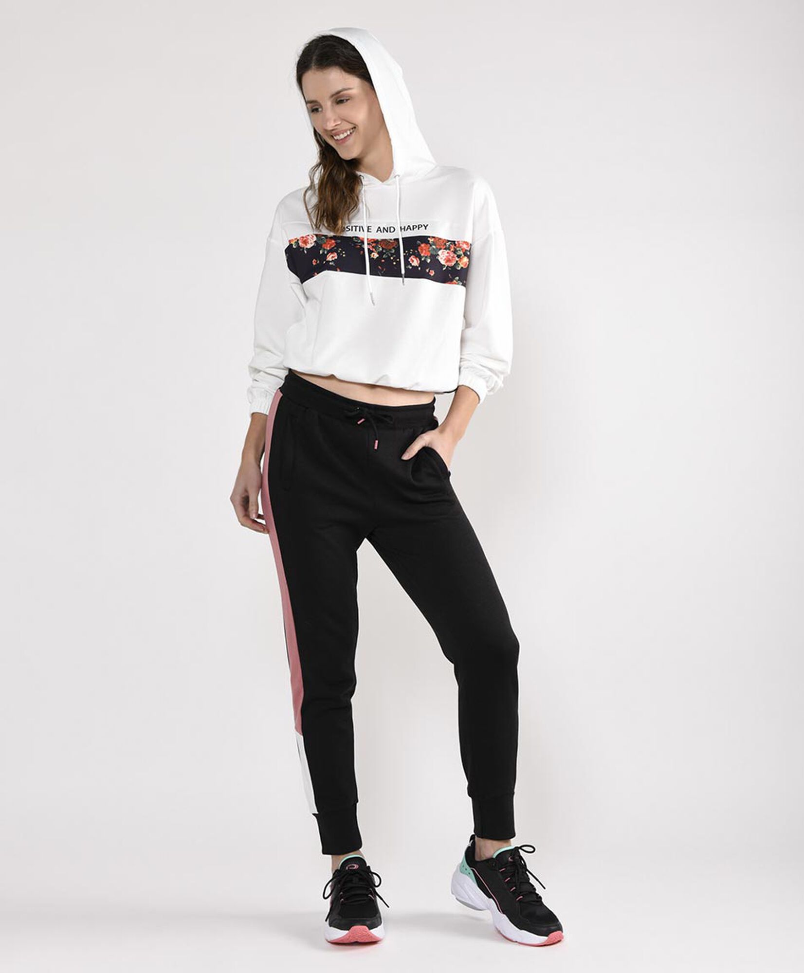 Pantalón de buzo tiro alto slim fit Pantalón de buzo tiro alto slim fit