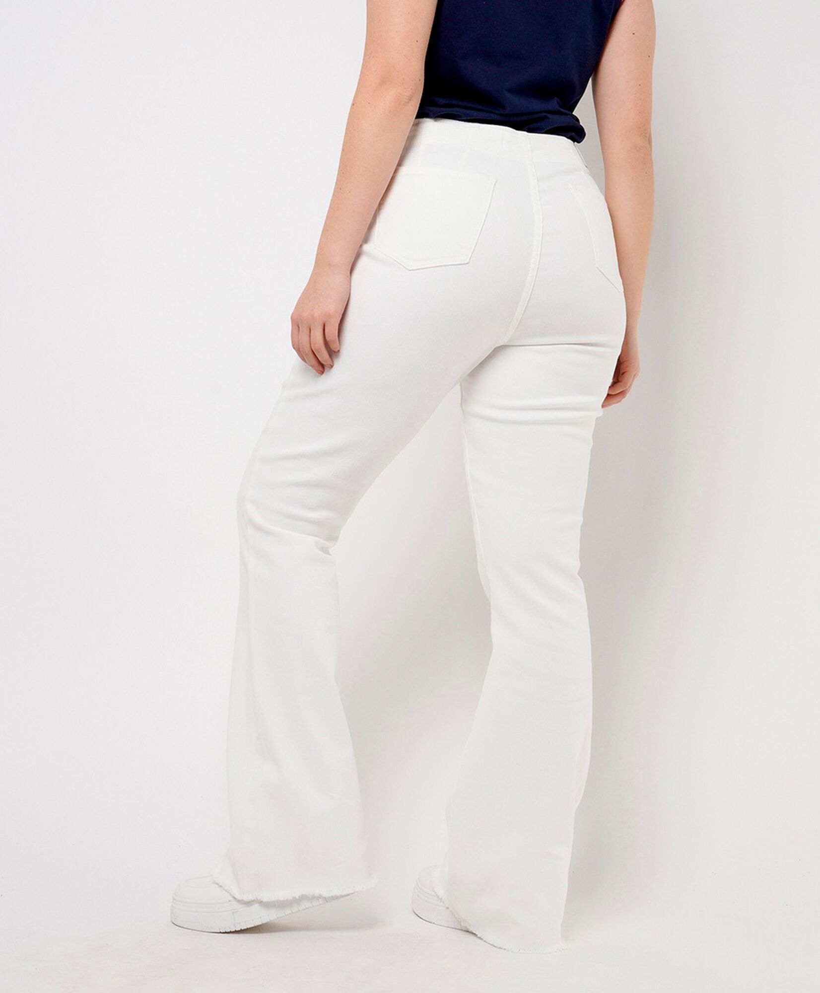 Jeans mujer doble botón pretina flare fit Jeans mujer doble botón pretina flare fit