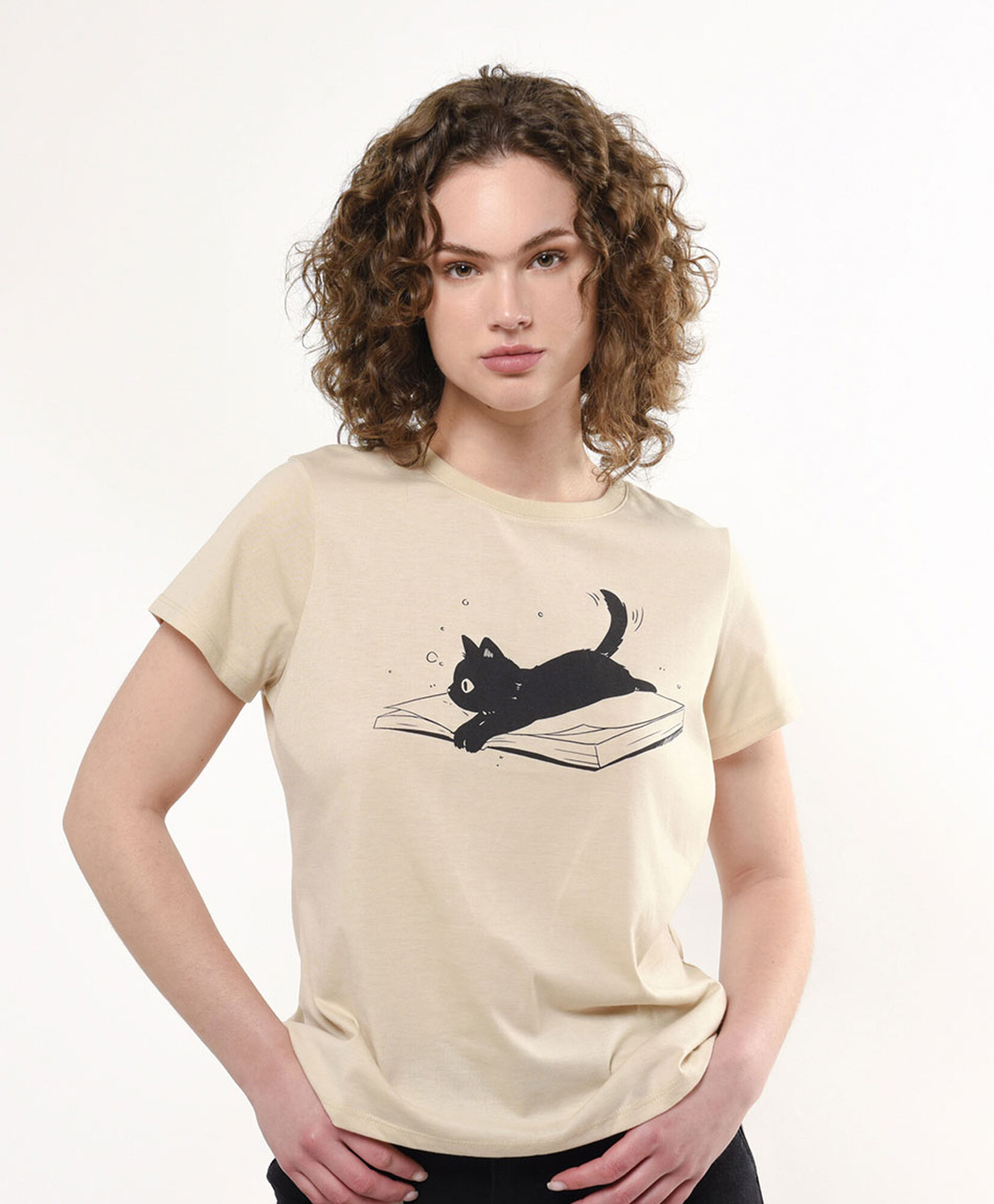 Polera mujer gato libro Polera mujer gato libro