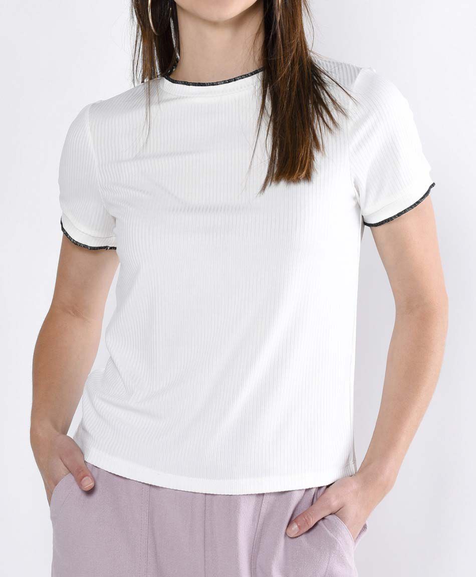 Polera manga corta cuello redondo