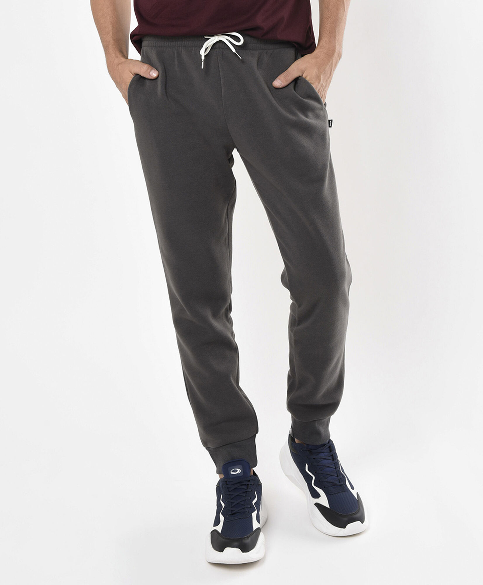 Pantalón de buzo hombre básico slim fit Pantalón de buzo hombre básico slim fit