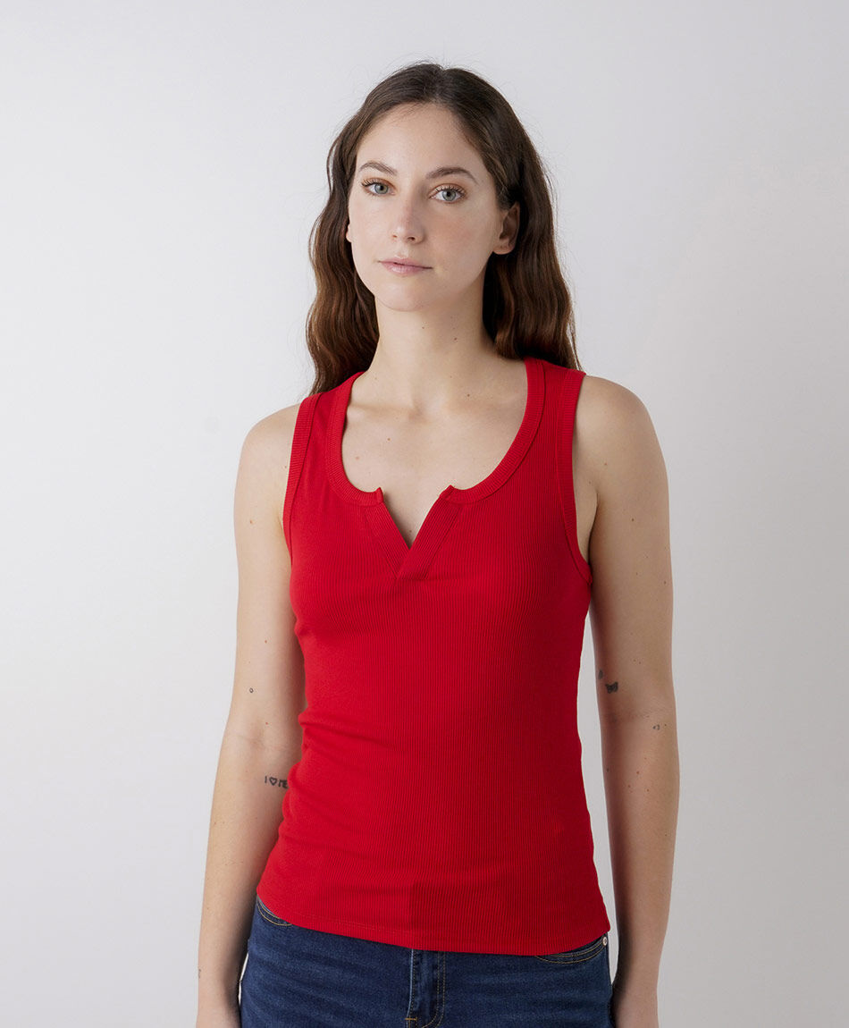 Polera mujer canal&eacute; escote roja