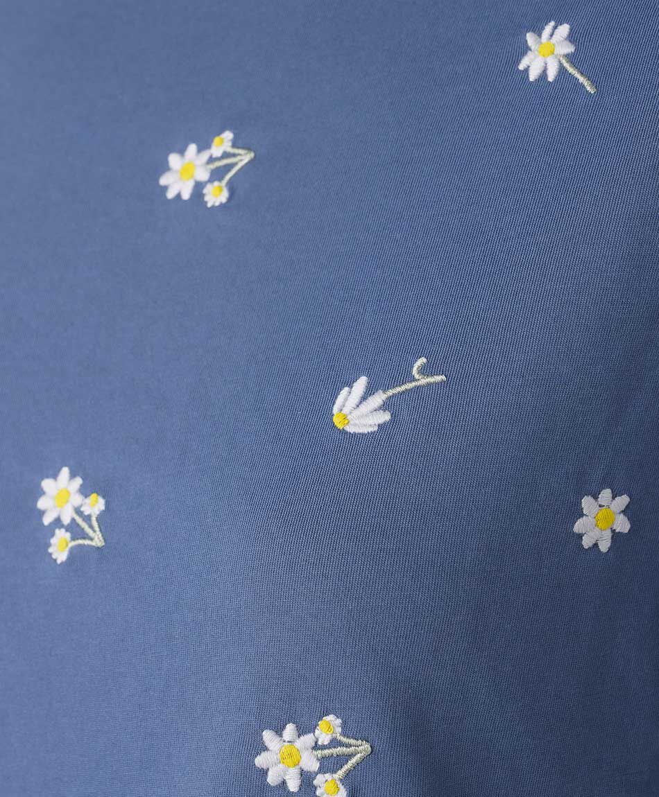 Polera mujer florcitas bordadas
