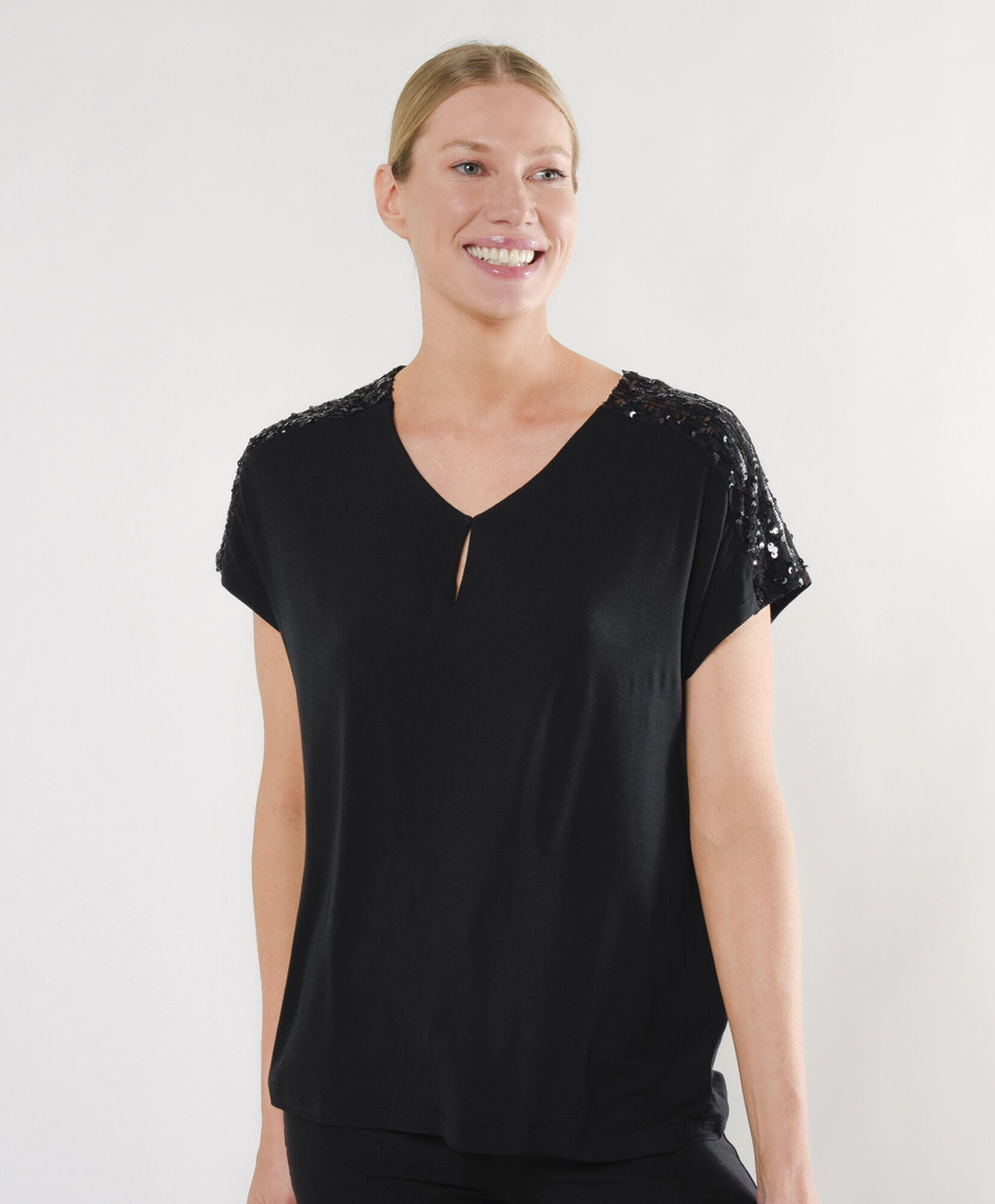 Polera mujer lentejuelas hombros Polera mujer lentejuelas hombros
