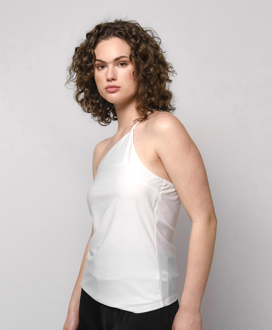 Polera mujer asim&eacute;trica bretel