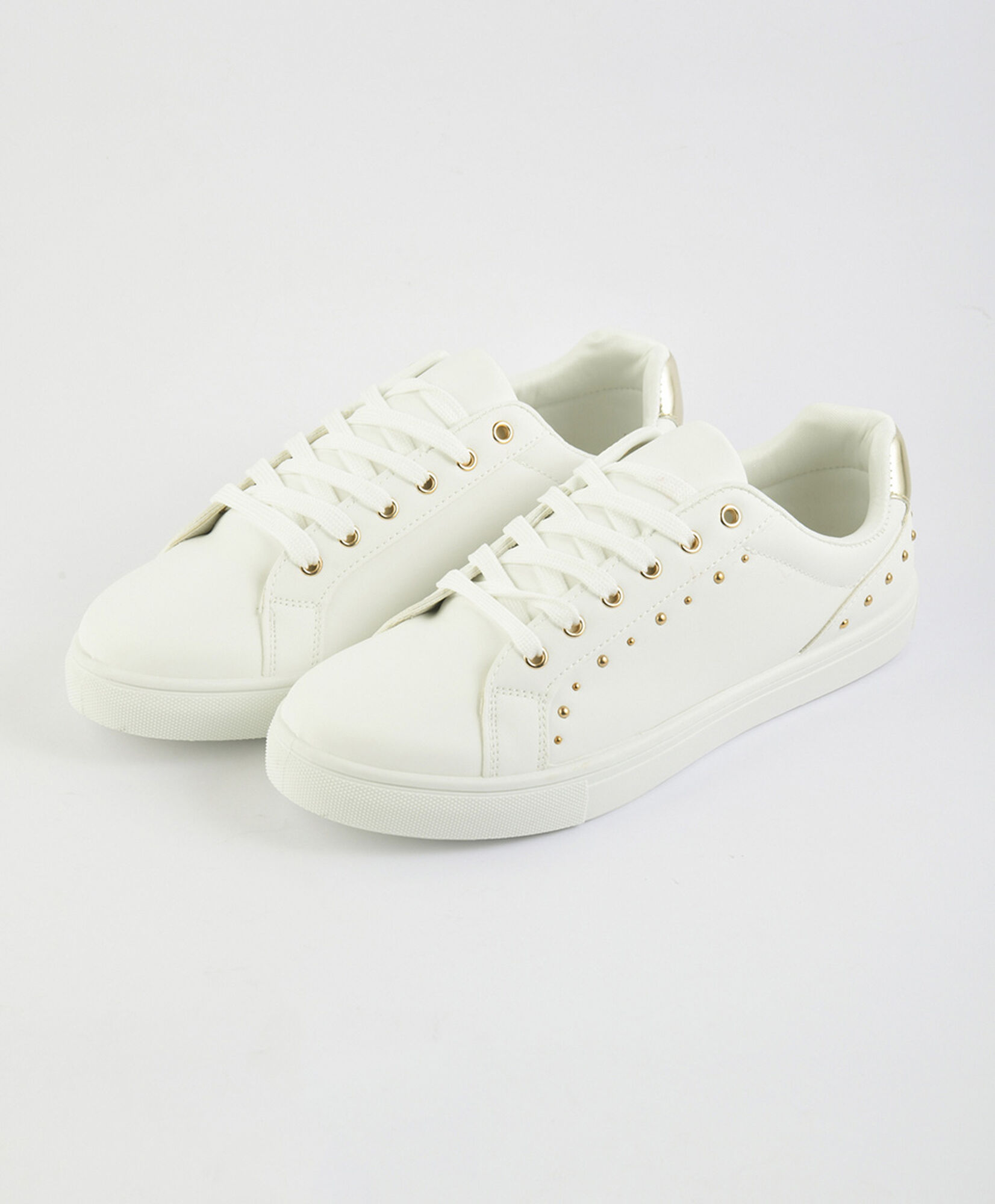 Zapatilla mujer tachas doradas Zapatilla mujer tachas doradas