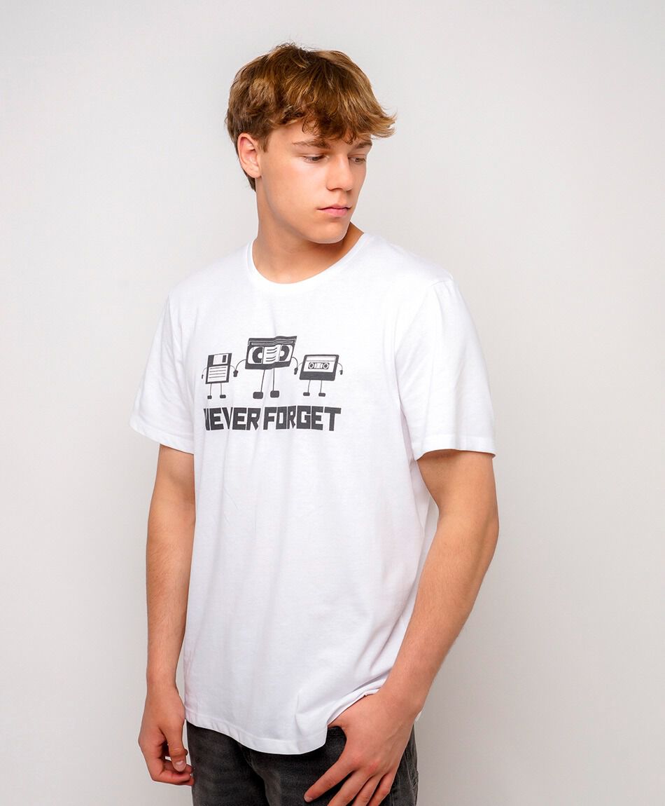 Polera hombre never forget