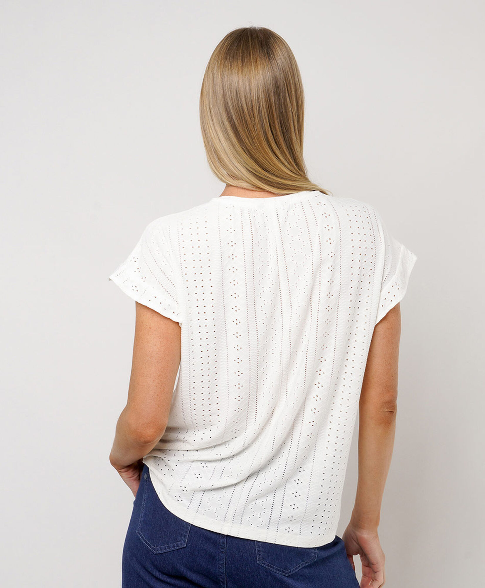 Polera mujer calada con vuelos Polera mujer calada con vuelos