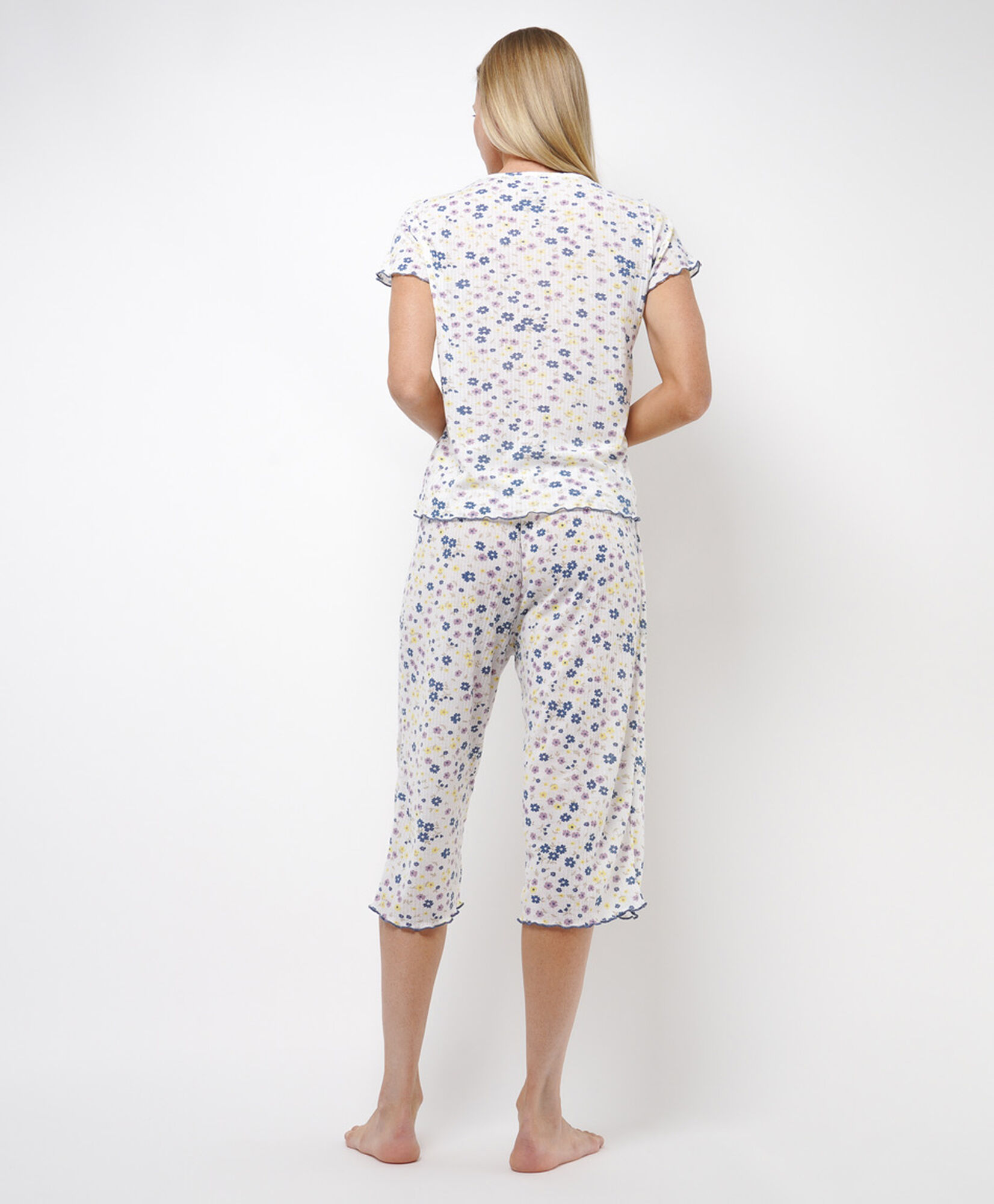 Pijama mujer capri flores colores Pijama mujer capri flores colores