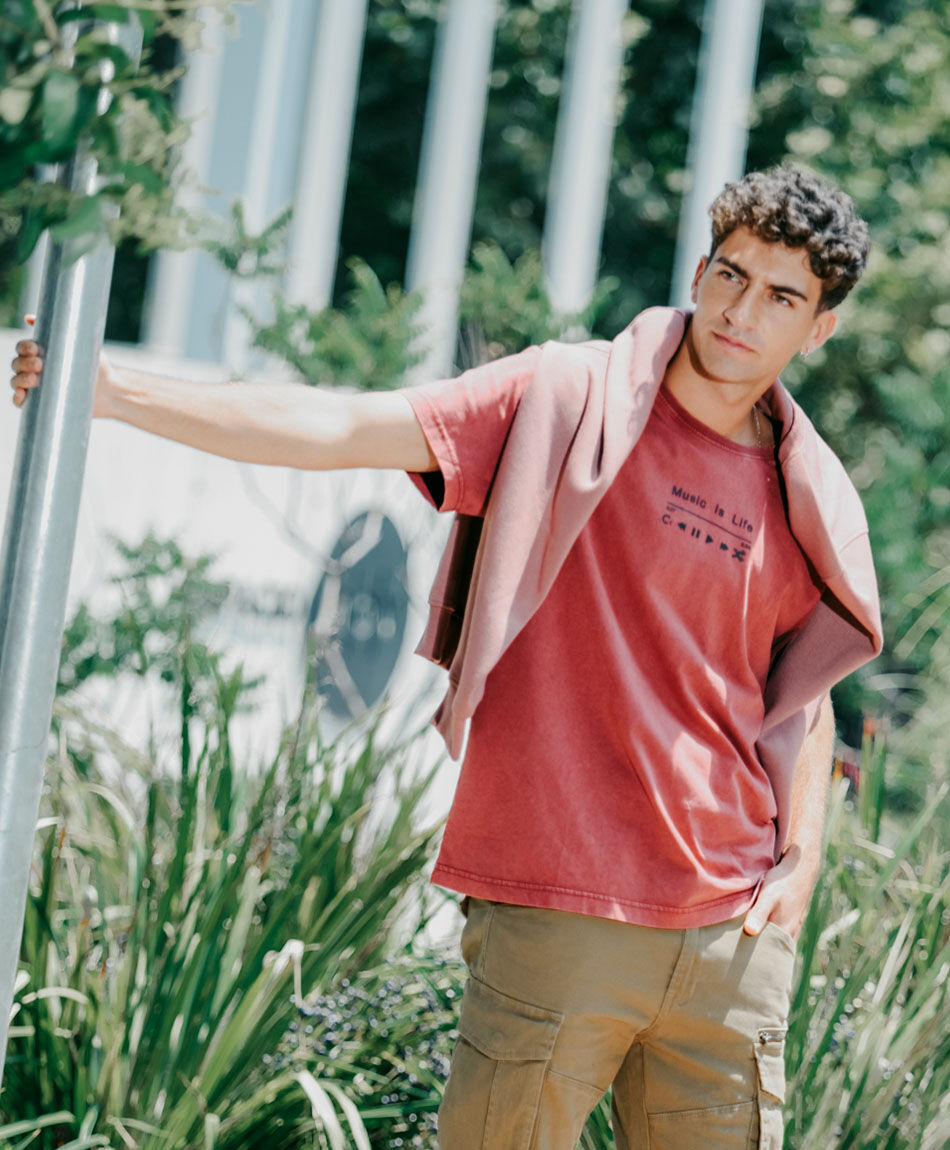 Polera hombre music is life