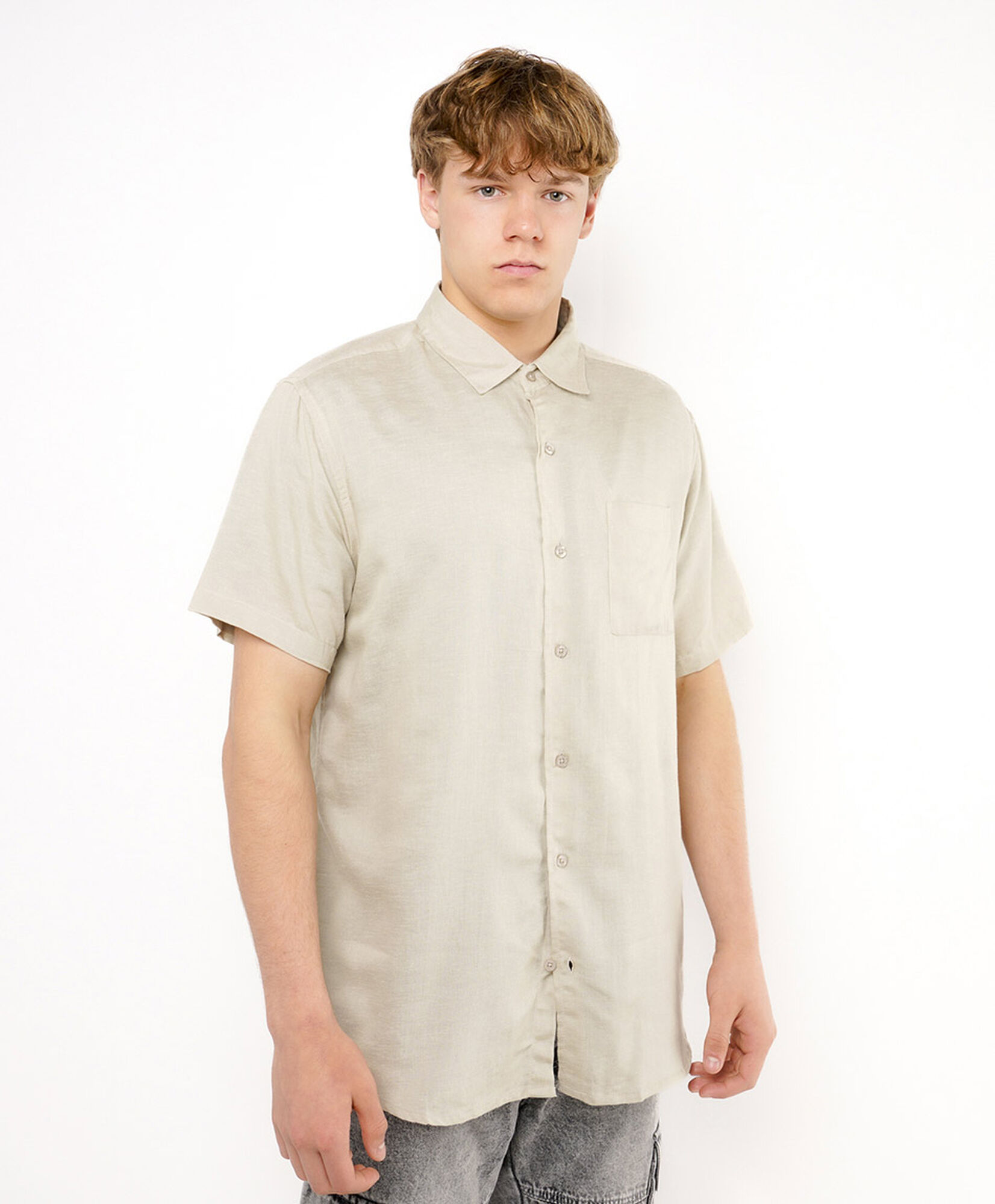 Camisa hombre básica manga corta Camisa hombre básica manga corta