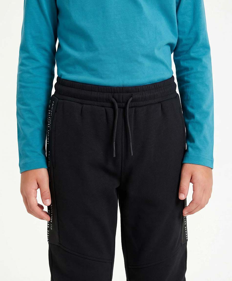 Pantal&oacute;n buzo ni&ntilde;o frase lateral