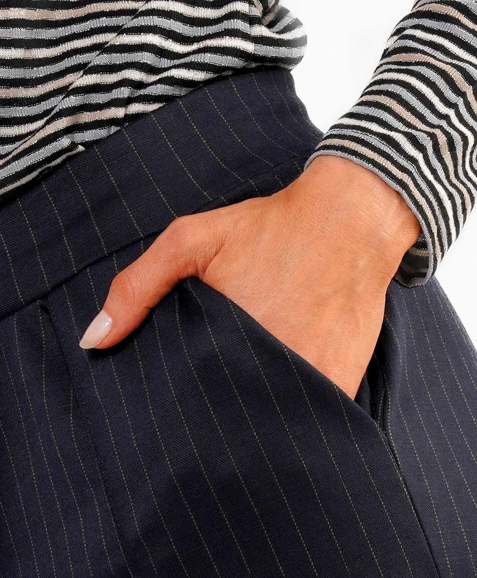 Pantal&oacute;n mujer lineas elegantes