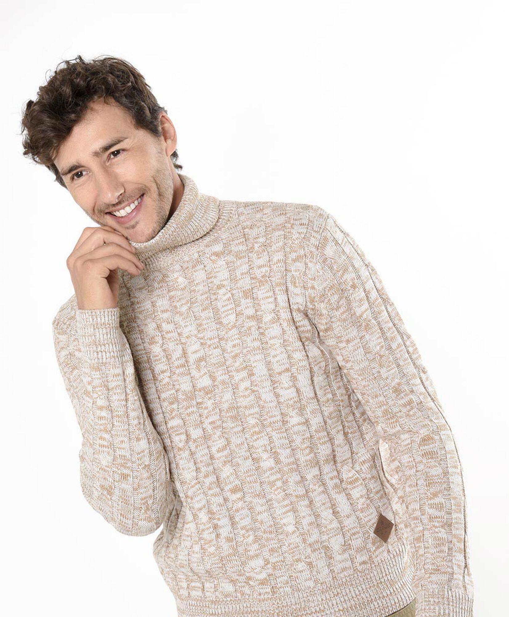 Sweater hombre trenzado cuello alto Sweater hombre trenzado cuello alto