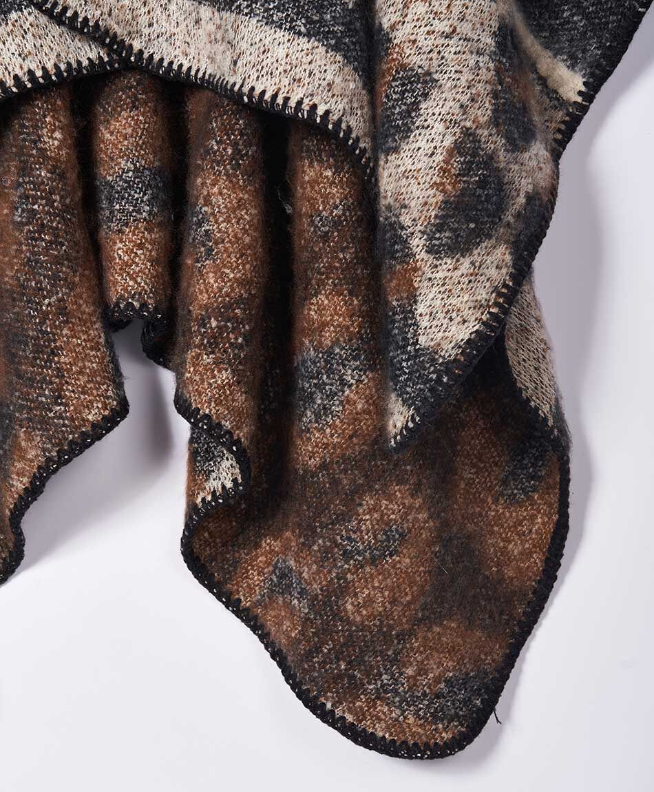 Poncho mujer dise&ntilde;o rustico animal print