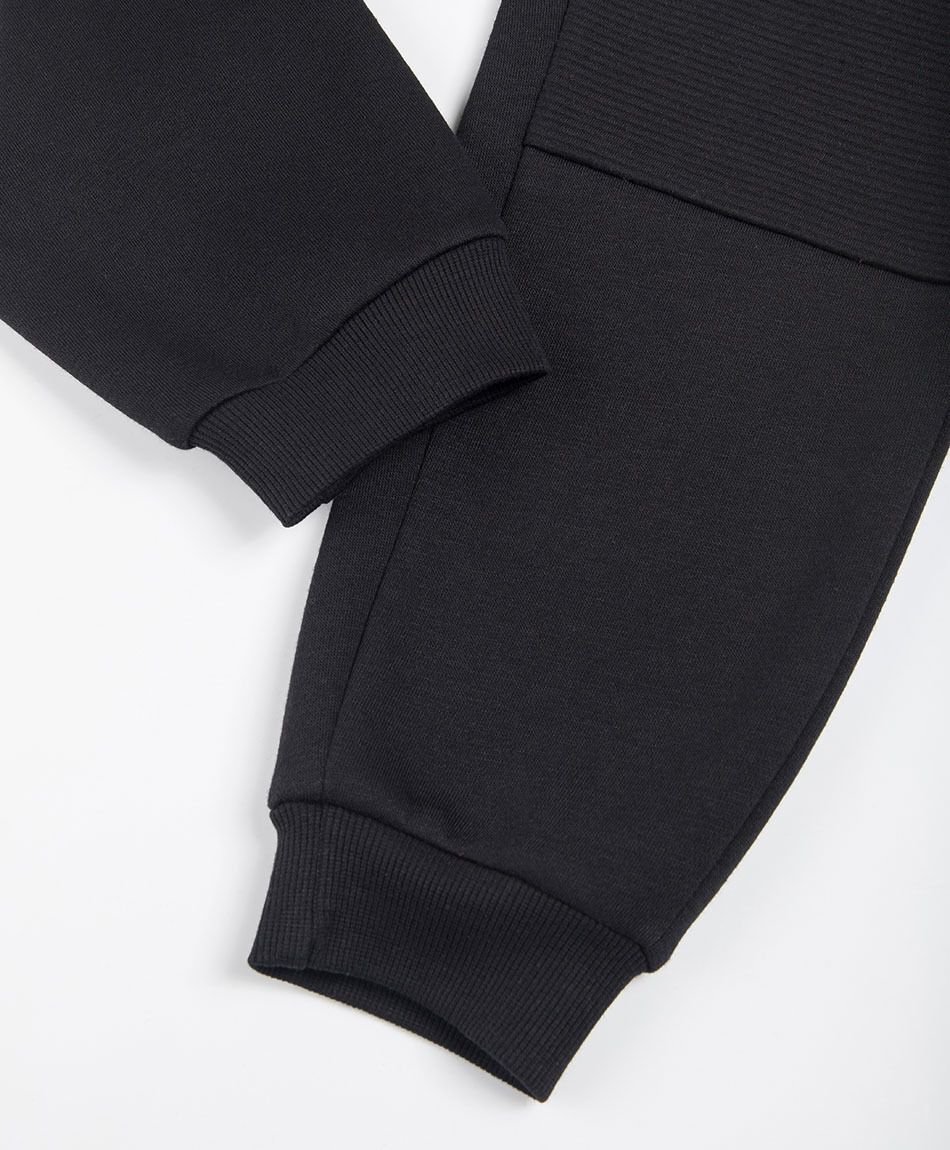 Pantal&oacute;n buzo ni&ntilde;o l&iacute;neas contraste