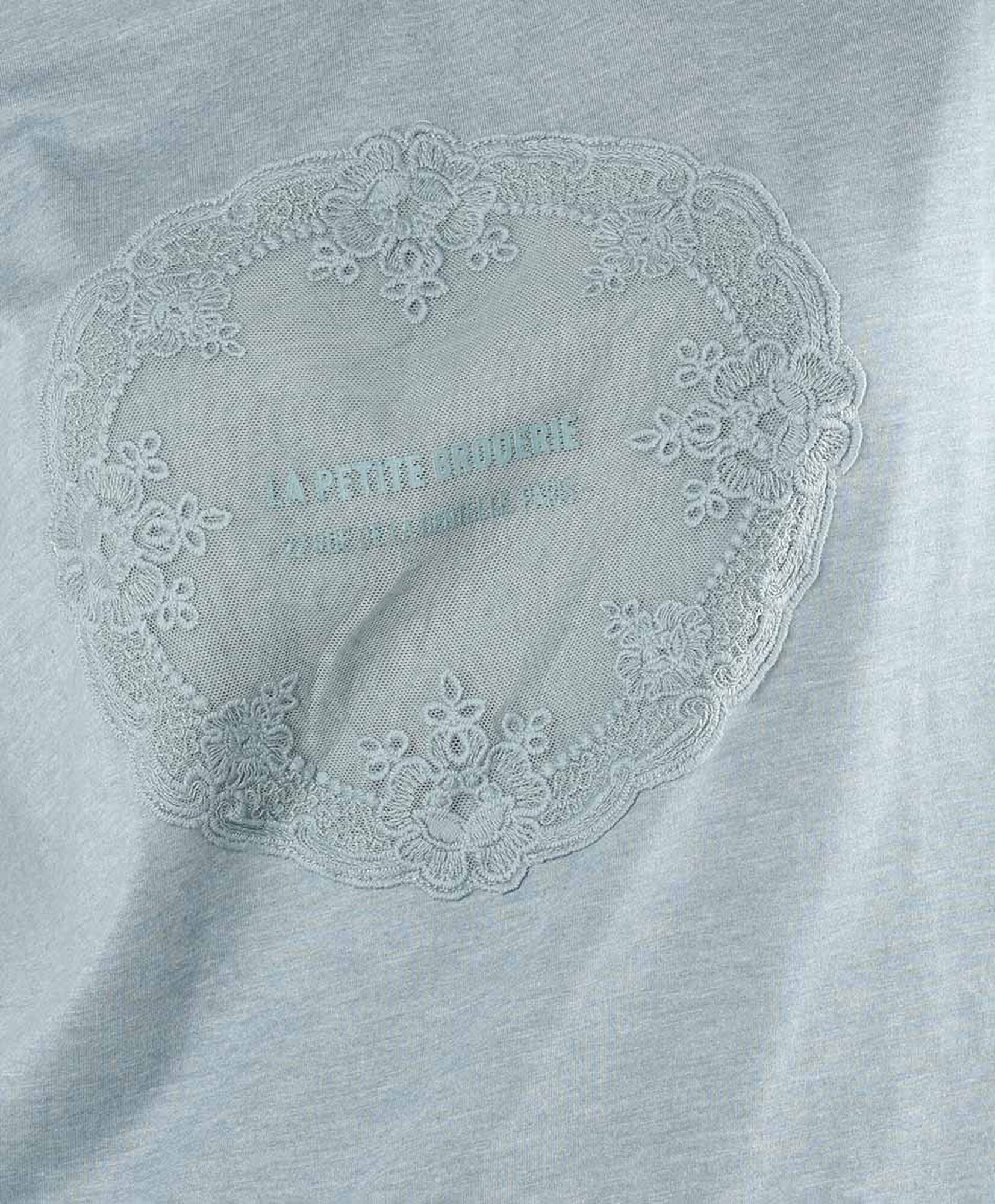 Polera mujer estampado encaje celeste Polera mujer estampado encaje celeste