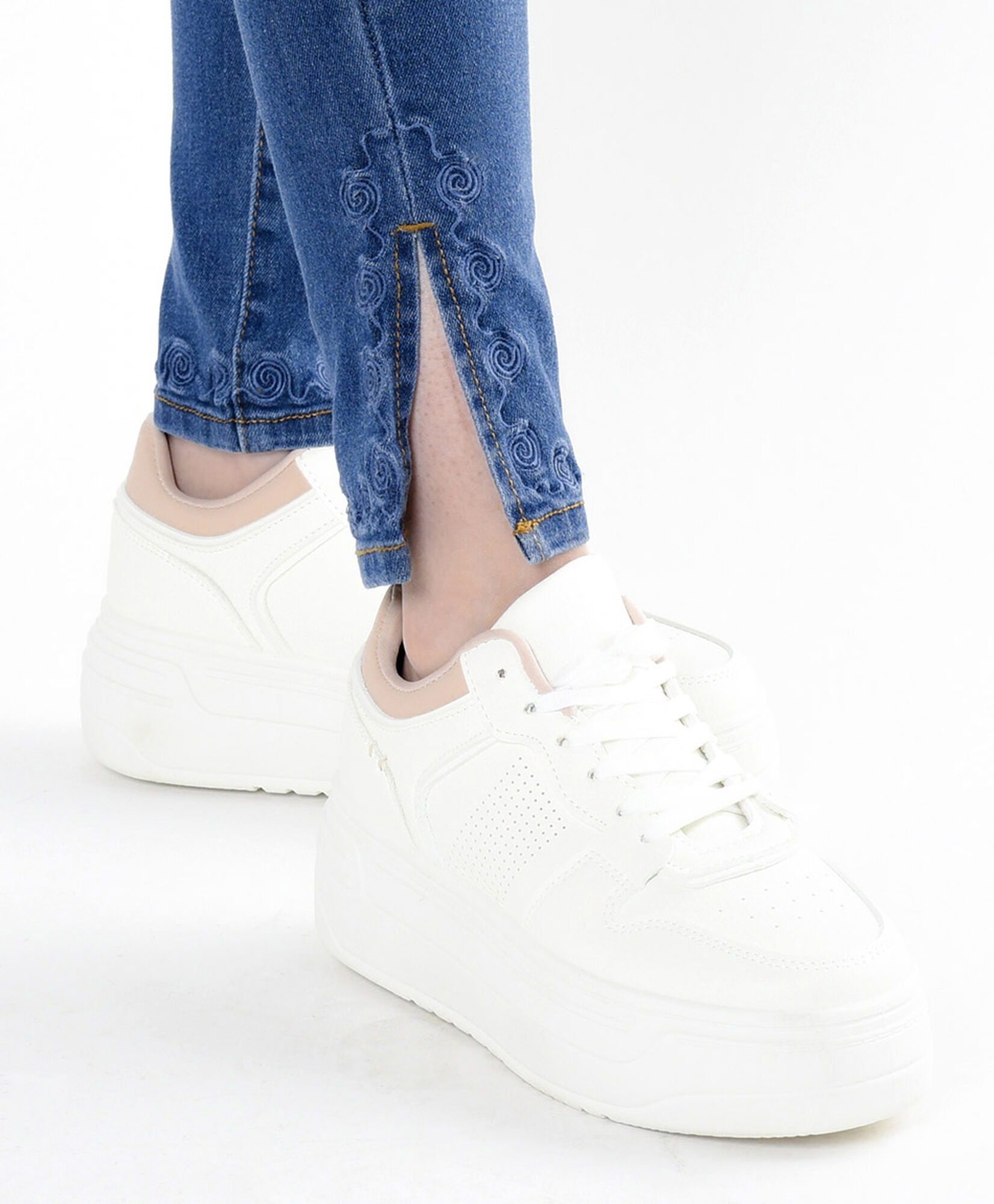 Jeans mujer basta bordada abierta skinny fit Jeans mujer basta bordada abierta skinny fit