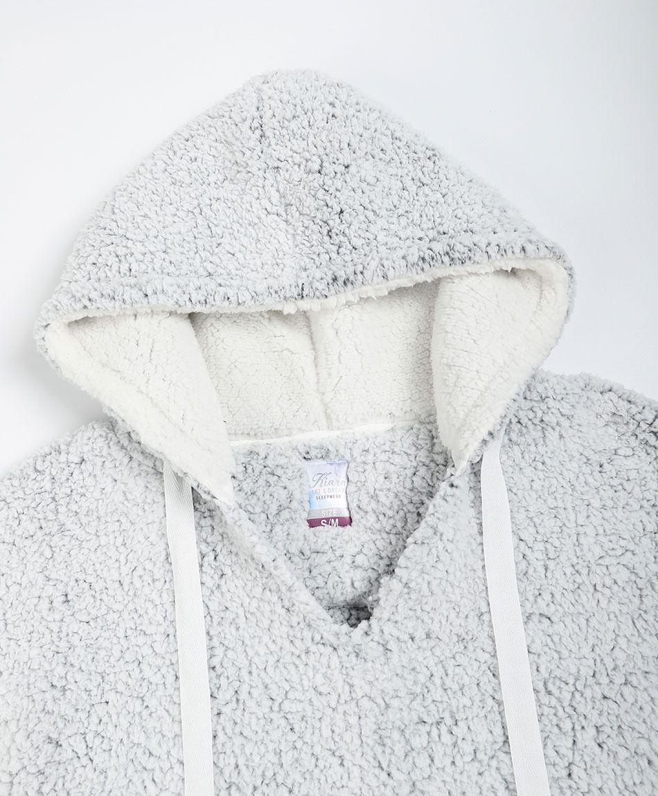 Poler&oacute;n manta mujer pompones oversize