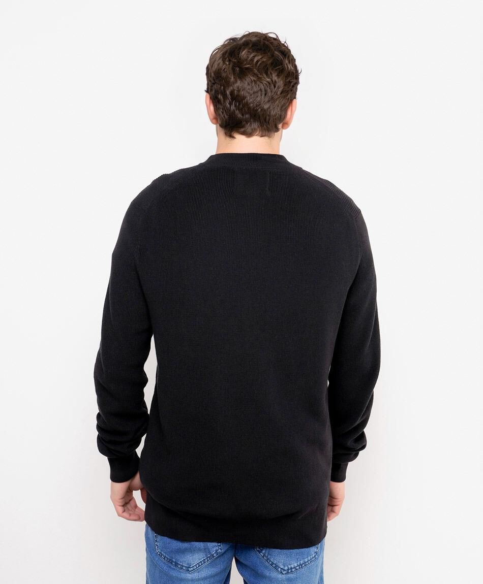Sweater hombre cuello medio negro