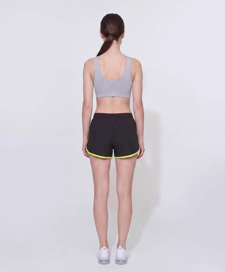 Short deportivo mujer l&iacute;nea verde