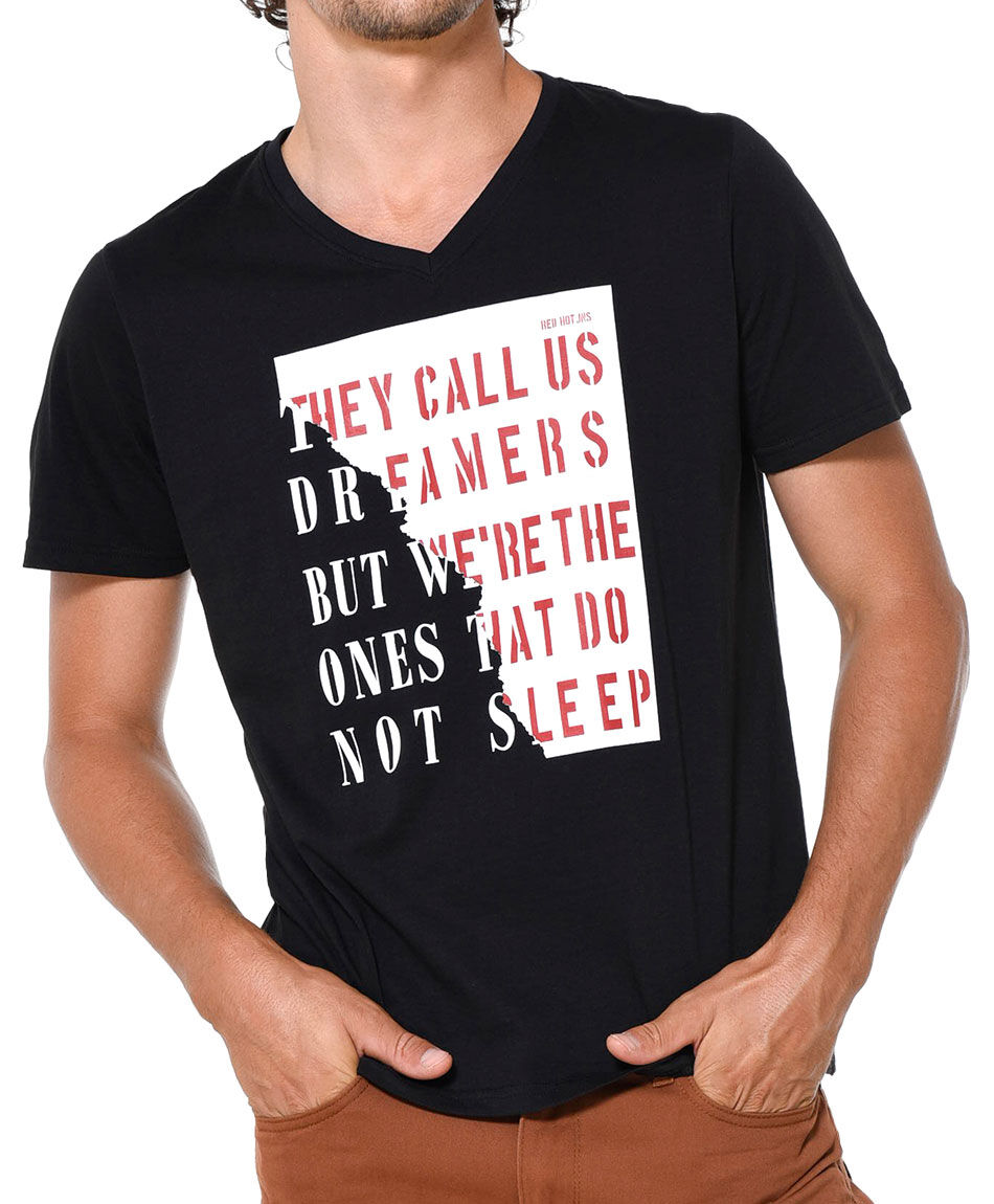 Polera estampada cuello v