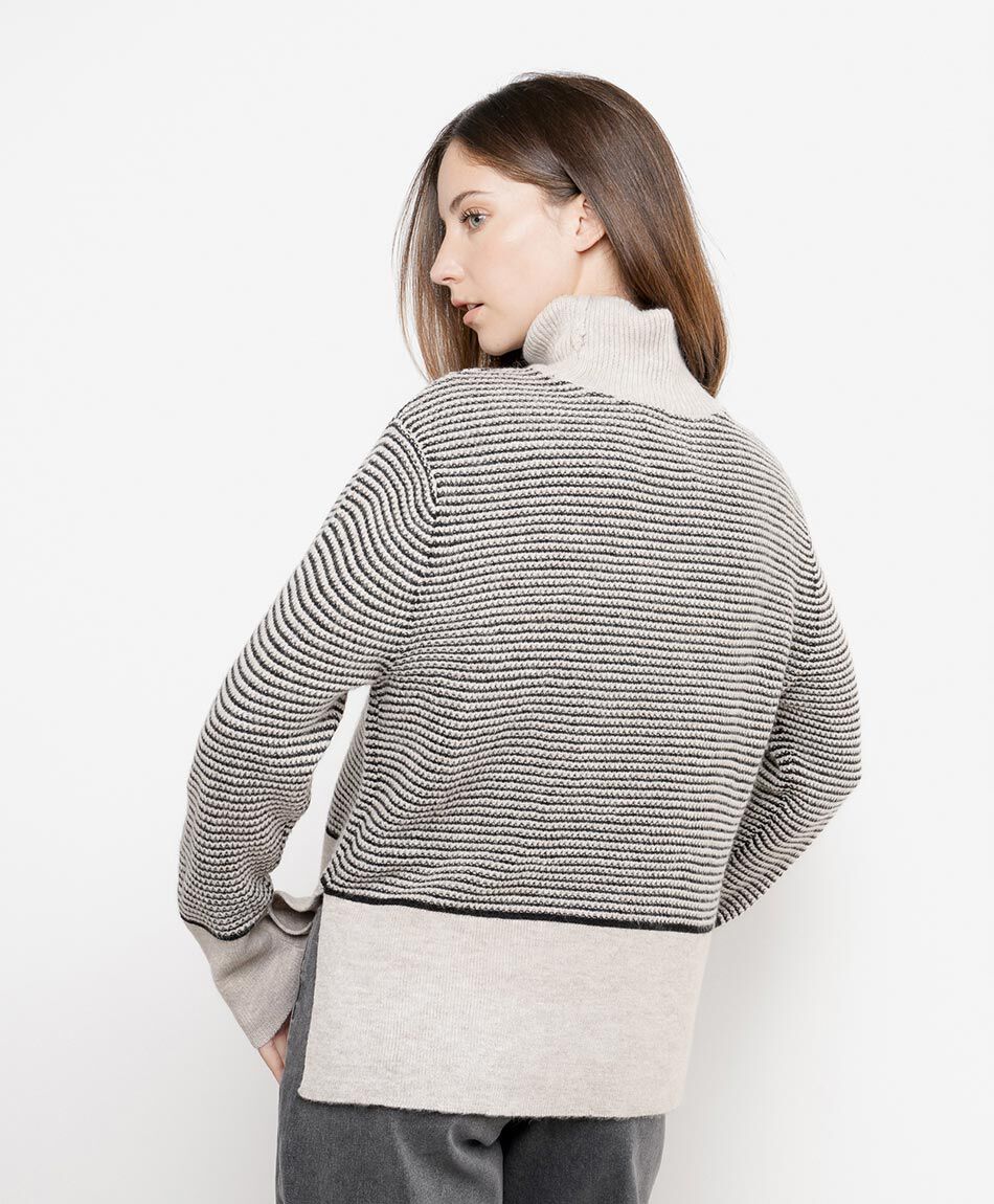 Sweater mujer l&iacute;neas cuello alto