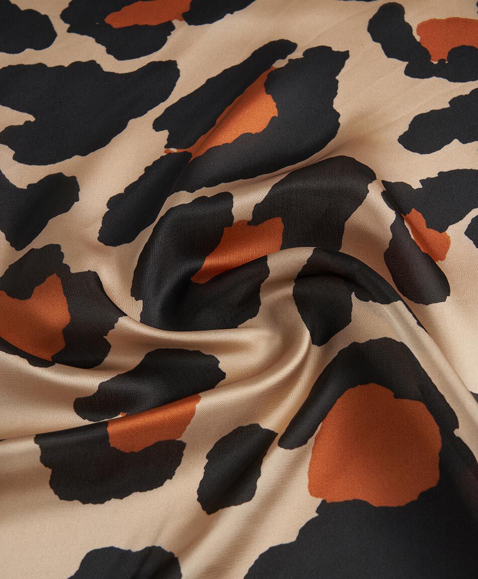 Pa&ntilde;uelo mujer animal print