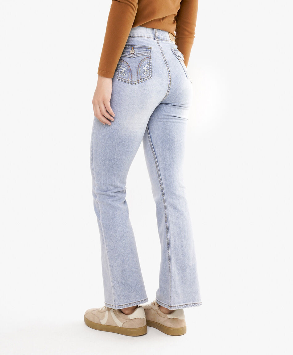 Jeans mujer flare bolsillos bordados tiro alto