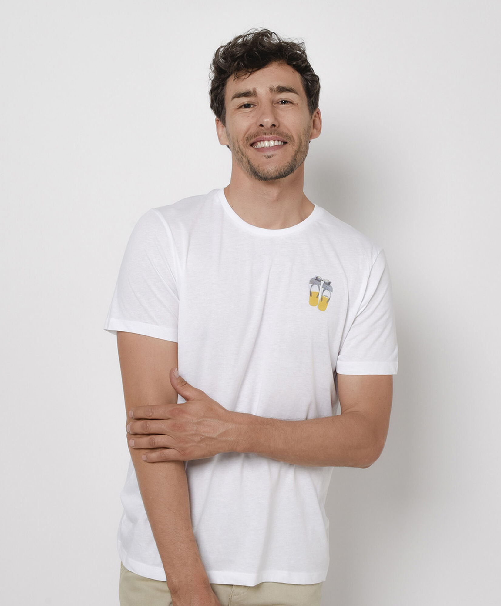 Polera hombre estampado sandalias Polera hombre estampado sandalias