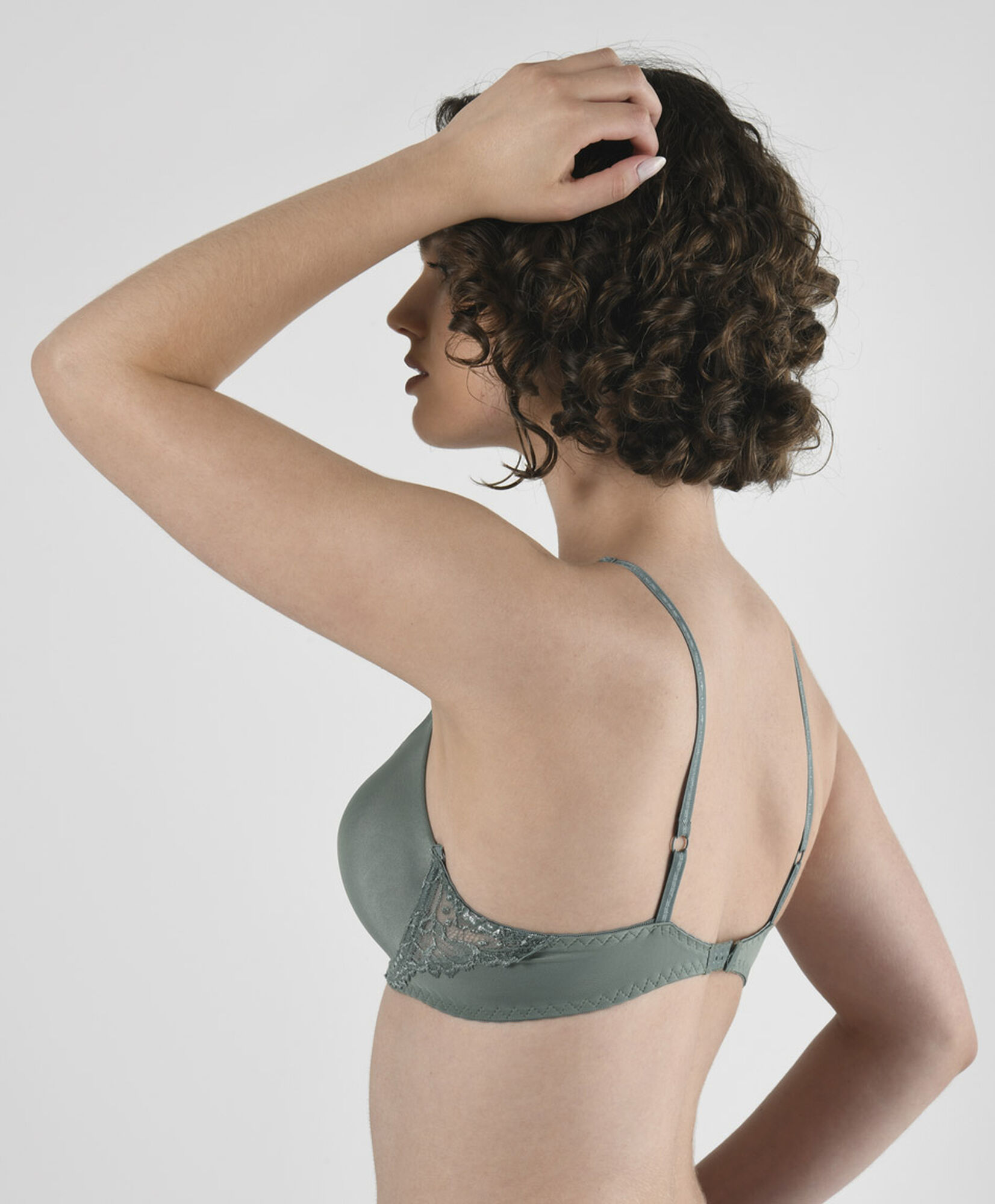 Sostén mujer liso detalle encaje Sostén mujer liso detalle encaje
