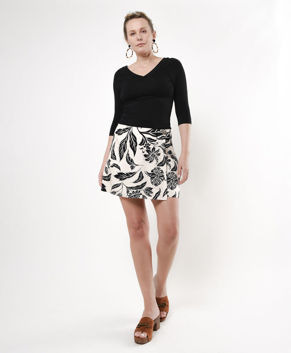 Short mujer hojas
