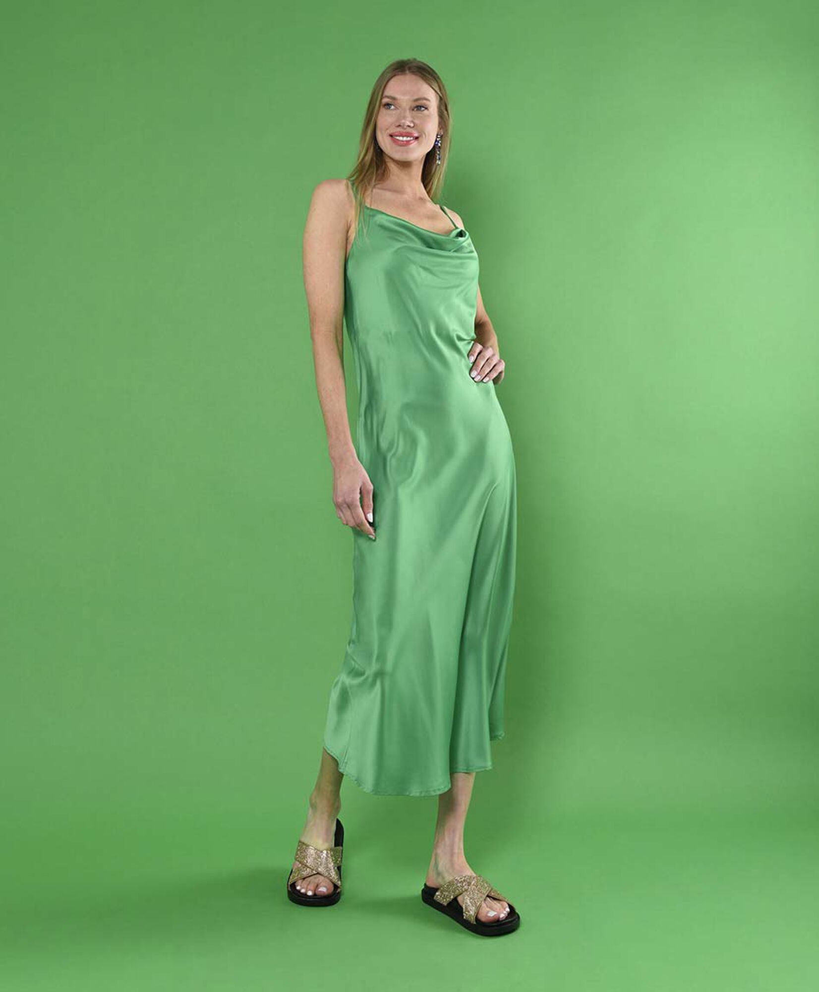Vestido largo cuello cuadrado Vestido largo cuello cuadrado