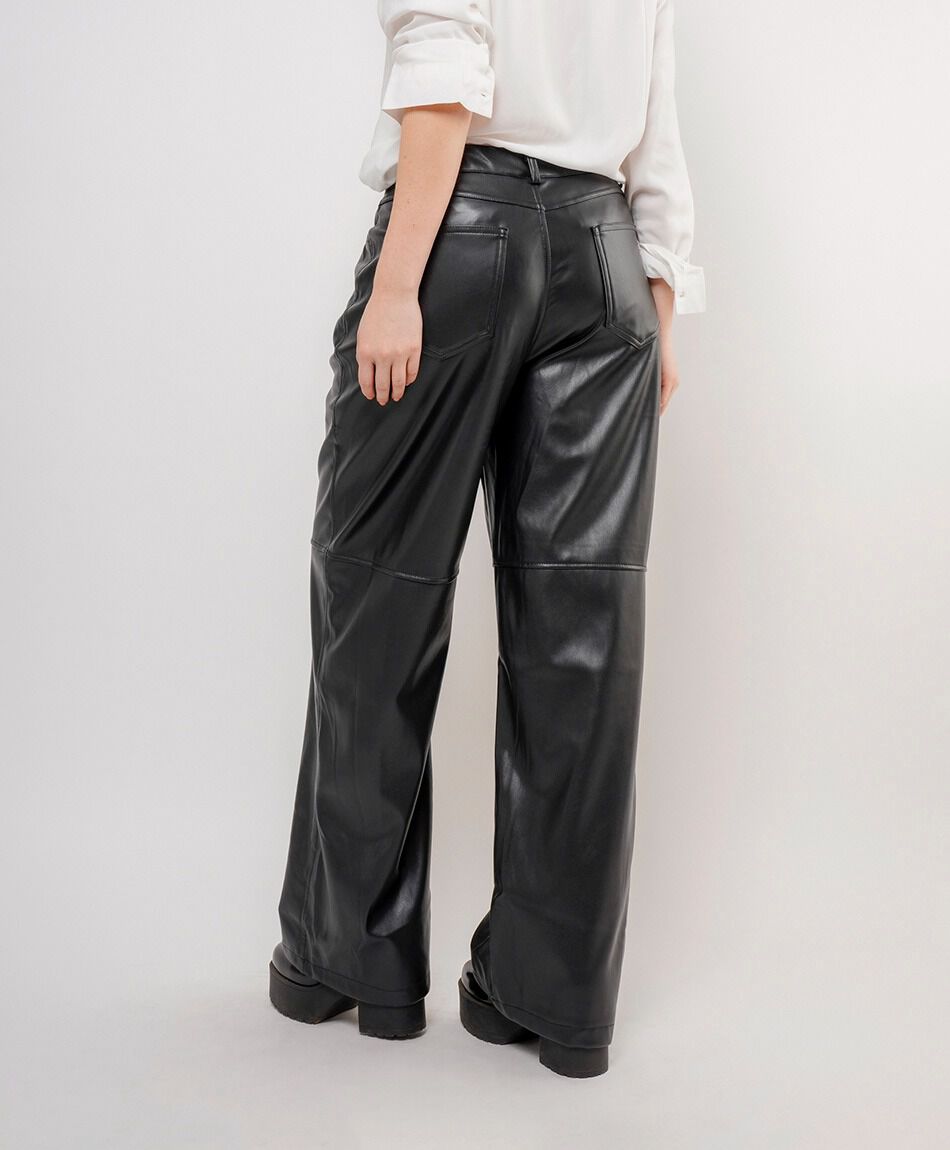 Pantal&oacute;n mujer estilo cuerina negro