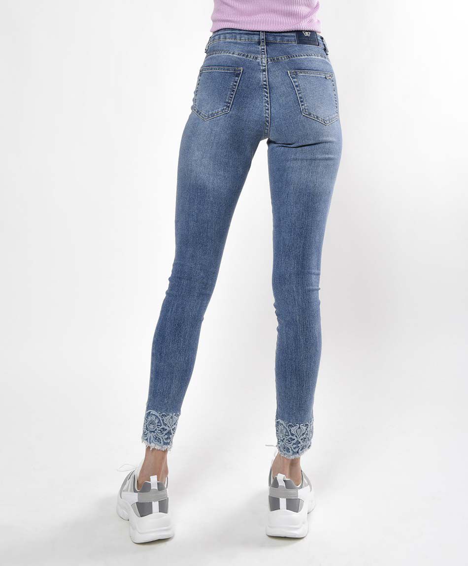 Jeans mujer bordado skinny fit