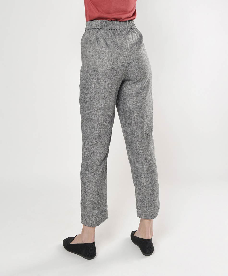 Pantal&oacute;n mujer liso pinzas y botones