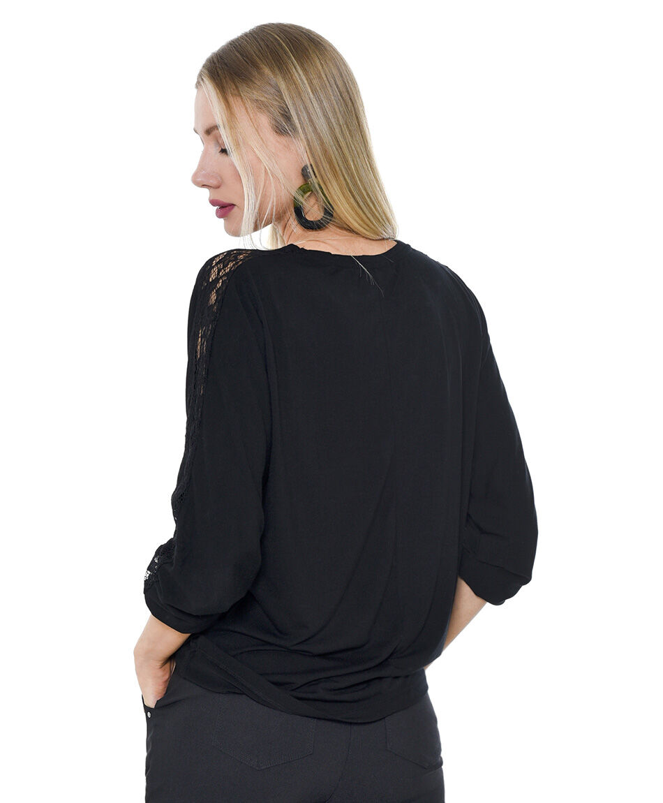 Polera detalle encaje