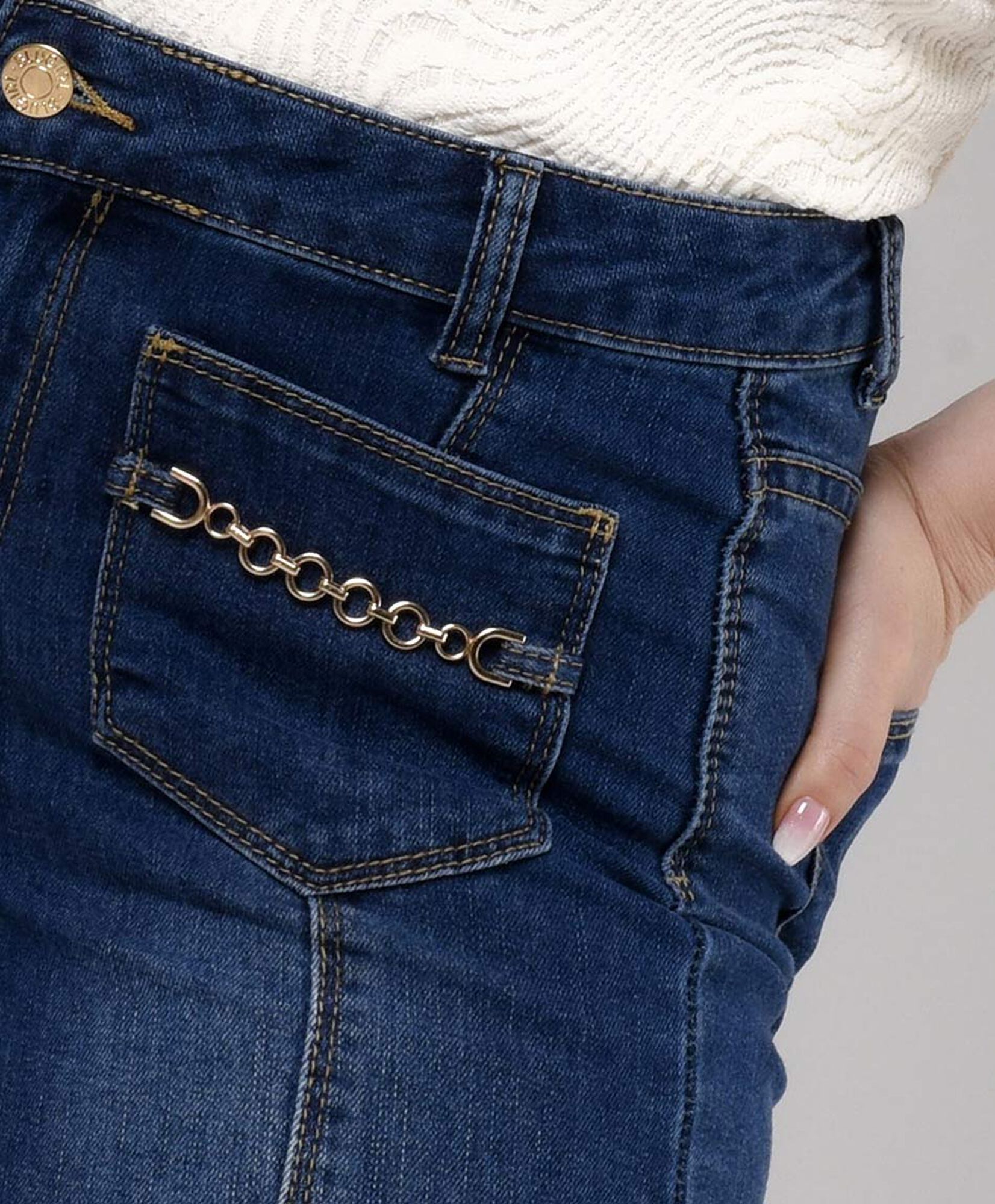 Jeans mujer cadenas en bolsillos flare Jeans mujer cadenas en bolsillos flare