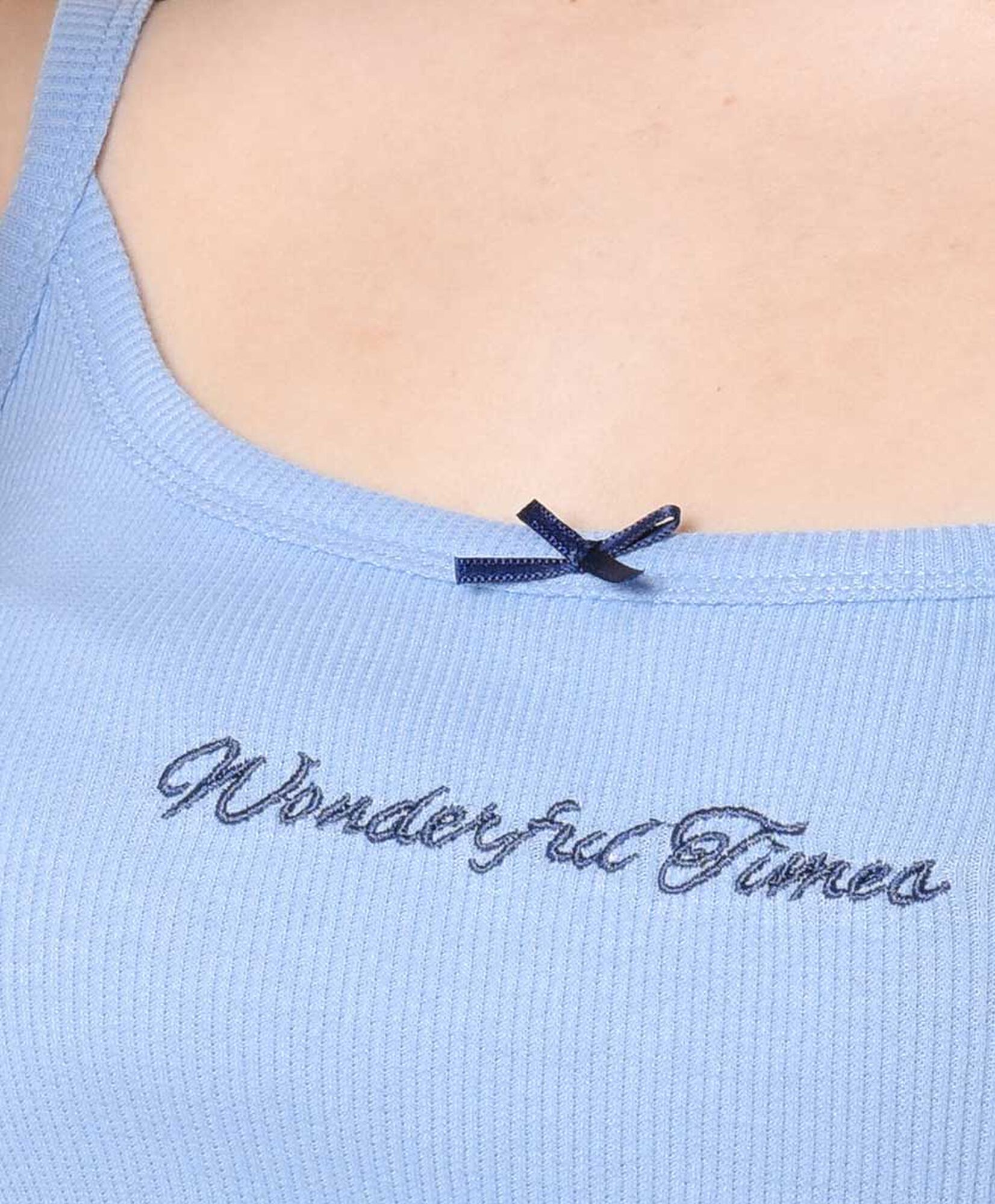 Polera mujer bordado wonder Polera mujer bordado wonder