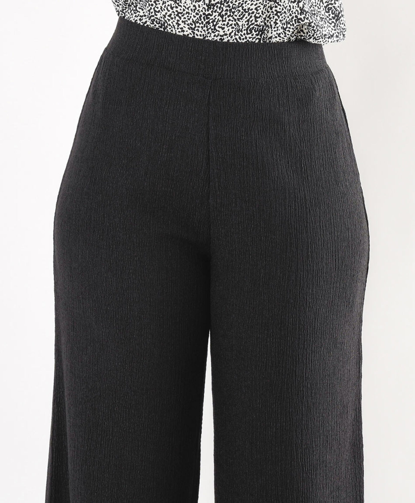 Pantalón mujer tela texturizada Pantalón mujer tela texturizada