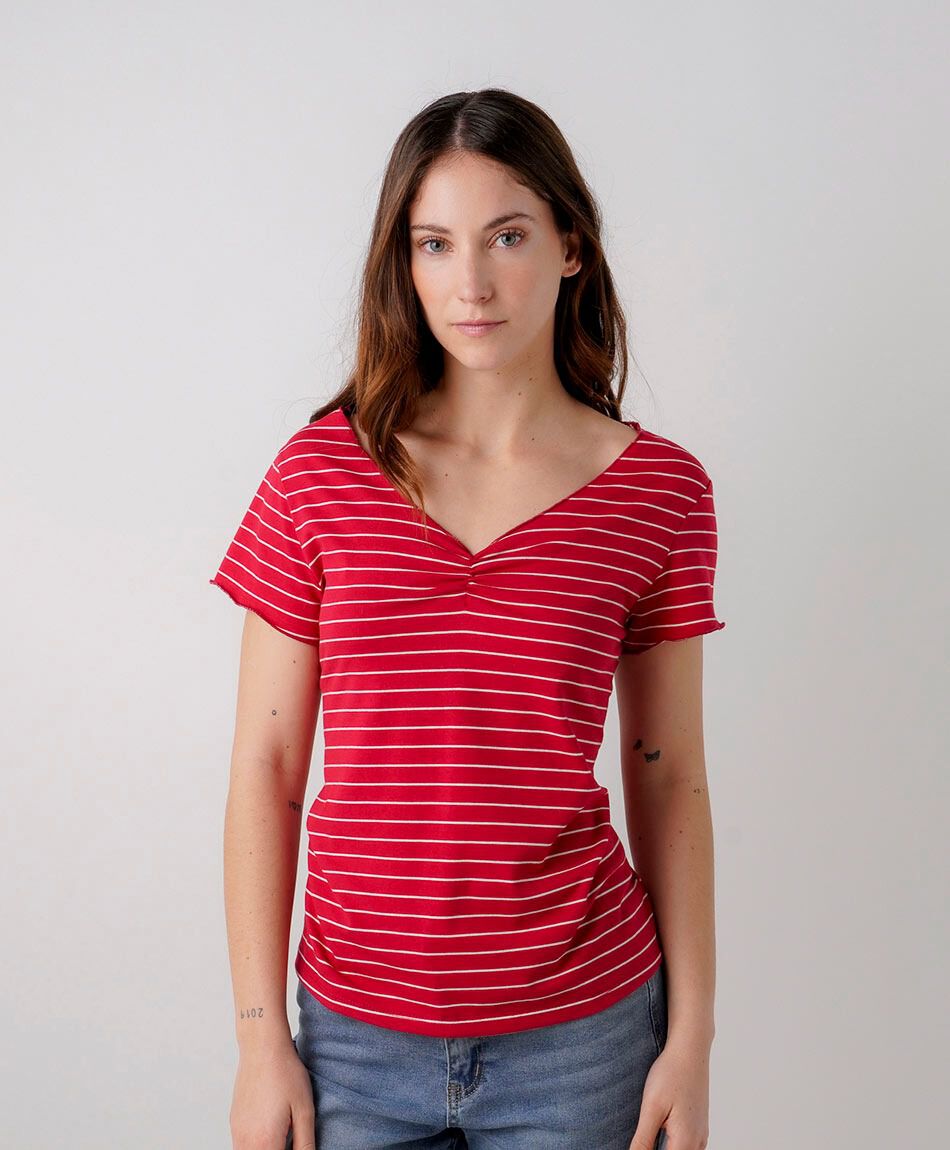 Polera mujer l&iacute;neas cuello v roja