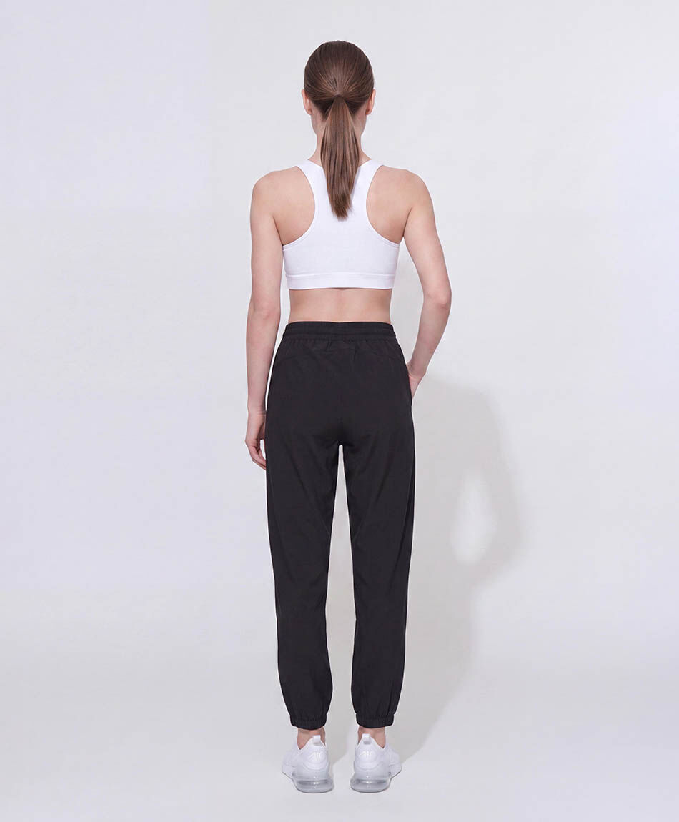 Pantal&oacute;n deportivo mujer delgado