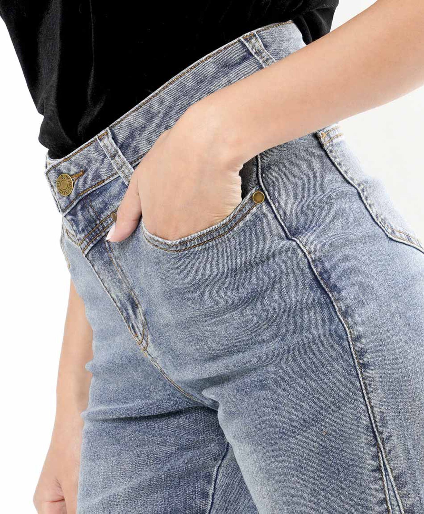 Jeans mujer tachas flare Jeans mujer tachas flare
