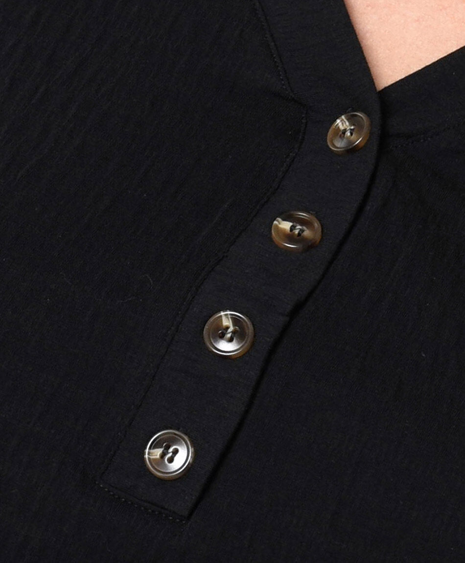 Polera mujer textura botones negra