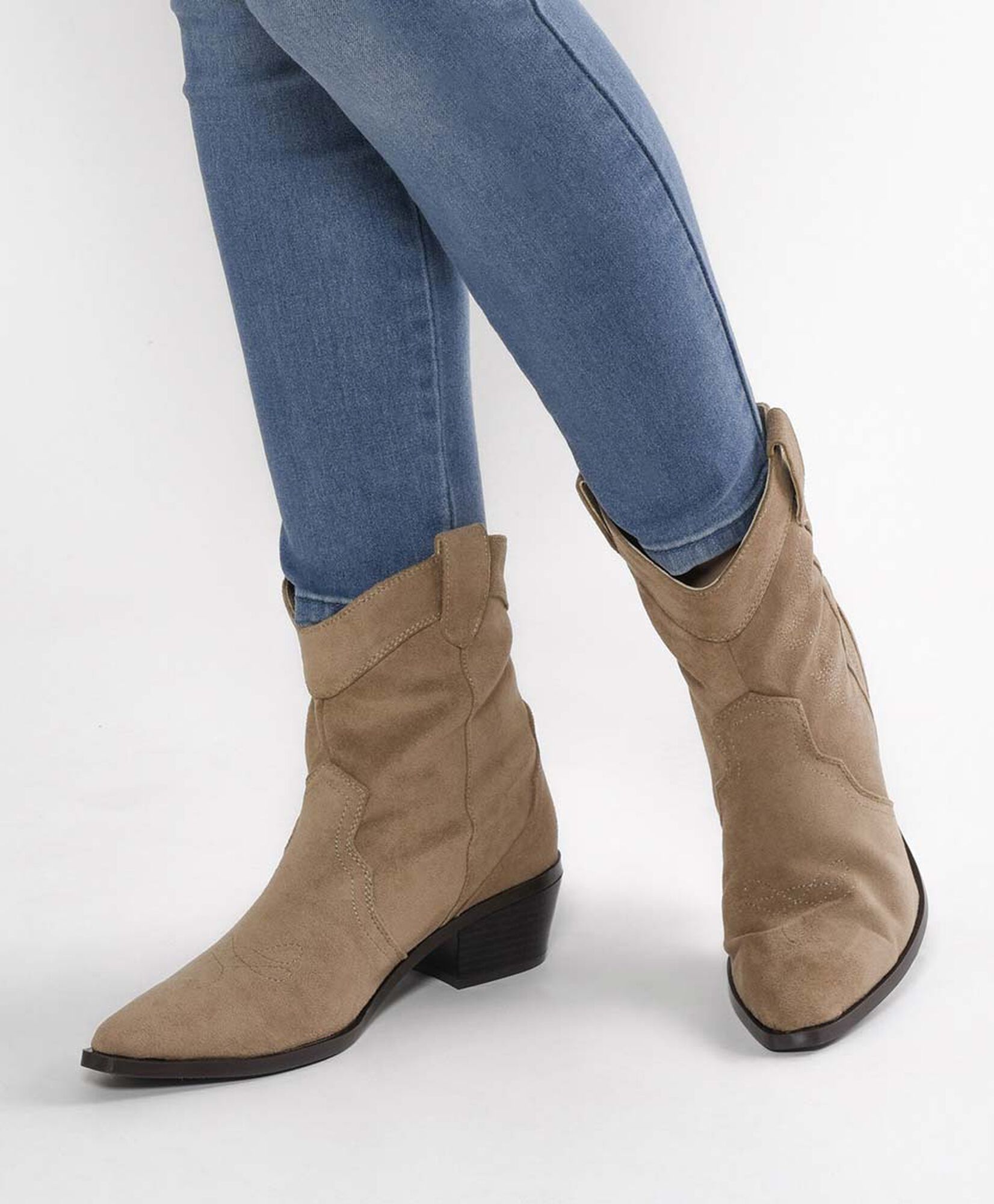Bota mujer vaquera corta taco cuadrado Bota mujer vaquera corta taco cuadrado