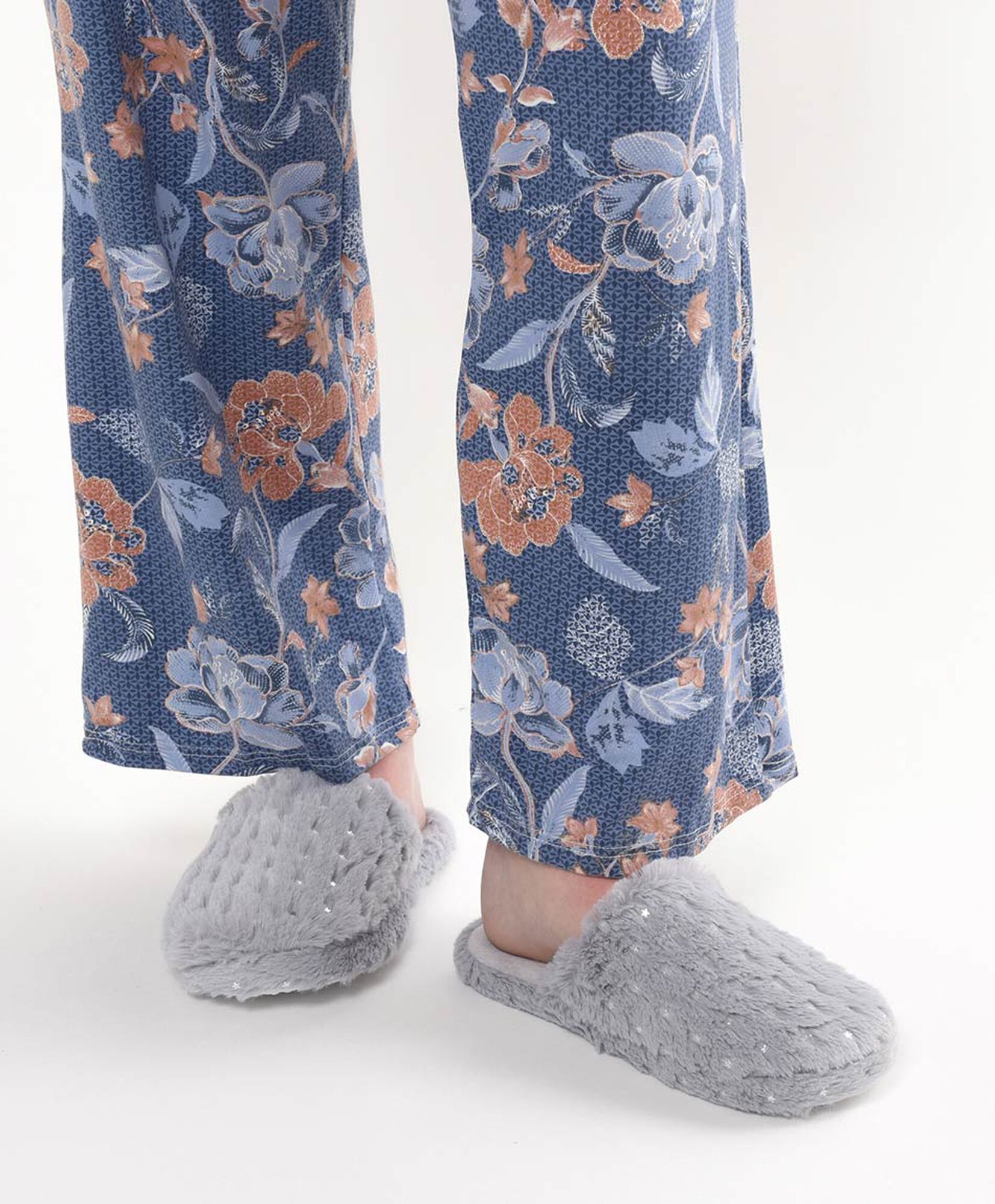 Pantufla mujer brillos gris Pantufla mujer brillos gris