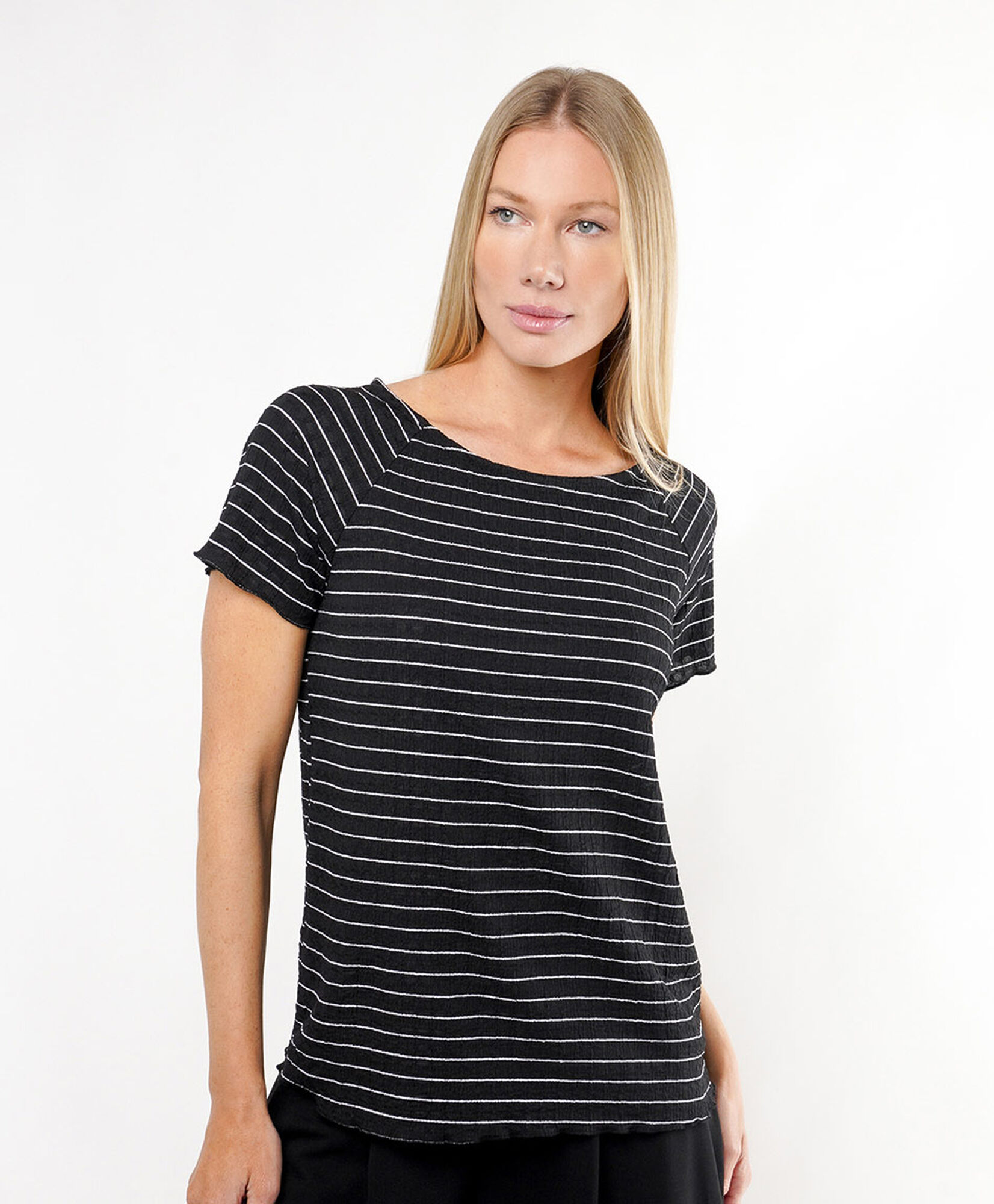 Polera mujer líneas delgadas Polera mujer líneas delgadas